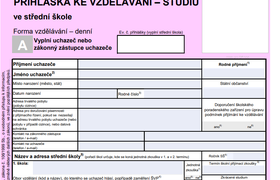 Přijímání přihlášek ke studiu v kanceláři školy